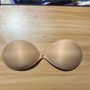 Seamless Strapless Bra in Tan